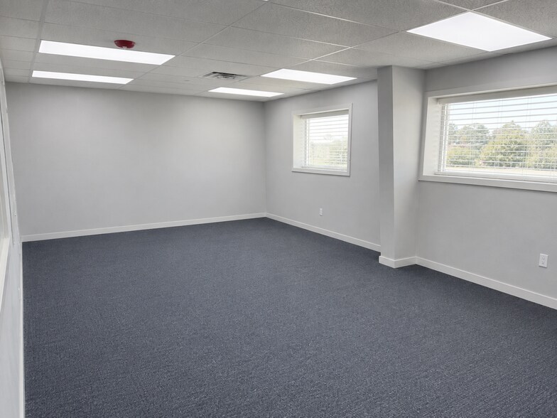 More Photos Of 1803 Rough Neck Dr, Humble Warehouse For Lease