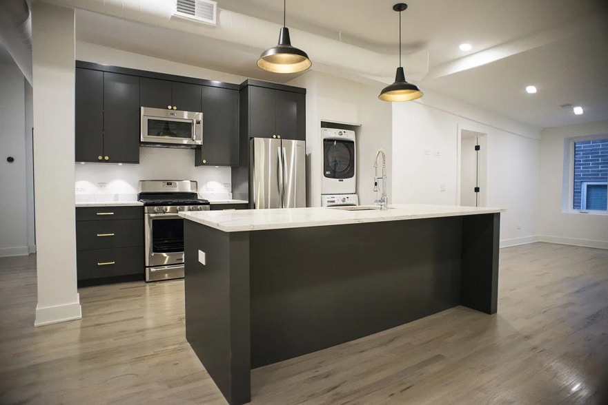 More Photos Of 1104 W Madison St, Chicago Storefront Retail Residential For Sale