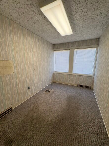 More Photos Of 2017 Sunset Blvd, Steubenville Office For Lease