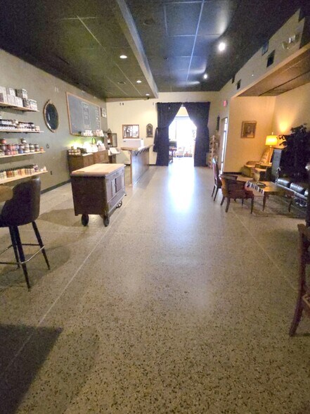 More Photos Of 215 W College Ave, Appleton Storefront Retail Residential For Sale