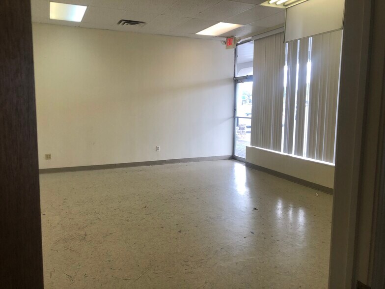 More Photos Of 7608 Oswego Rd, Liverpool Unknown For Lease