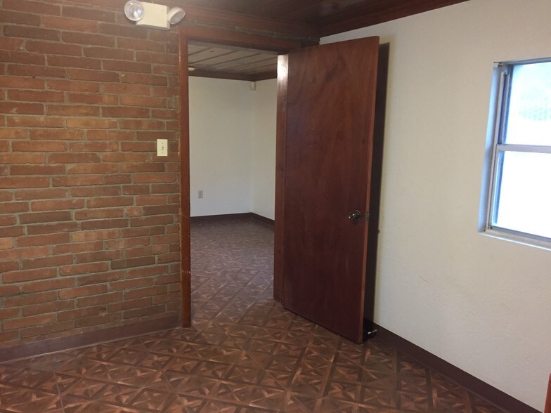 More Photos Of 1618 Pecan Blvd, McAllen Office For Lease