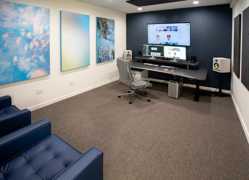 More Photos Of 10824 Burbank Blvd, North Hollywood Warehouse For Lease