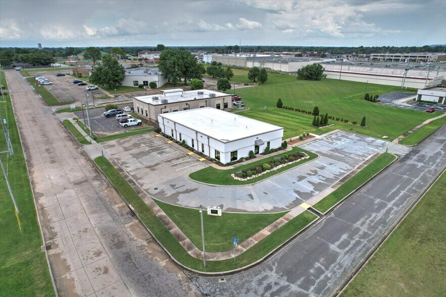 More Photos Of 1015 W Ithica St, Broken Arrow Office For Sale