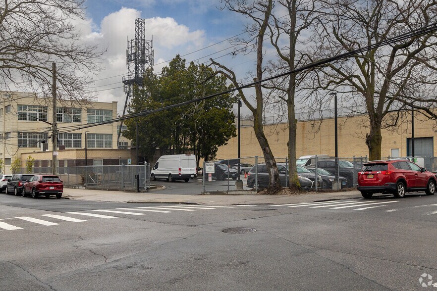 More Photos Of 101-01 95th Ave, Ozone Park Manufacturing For Lease