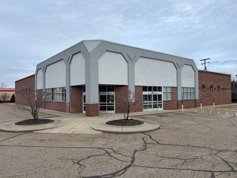 Primary Photo Of 3010 Whipple Ave NW, Canton Drugstore For Lease
