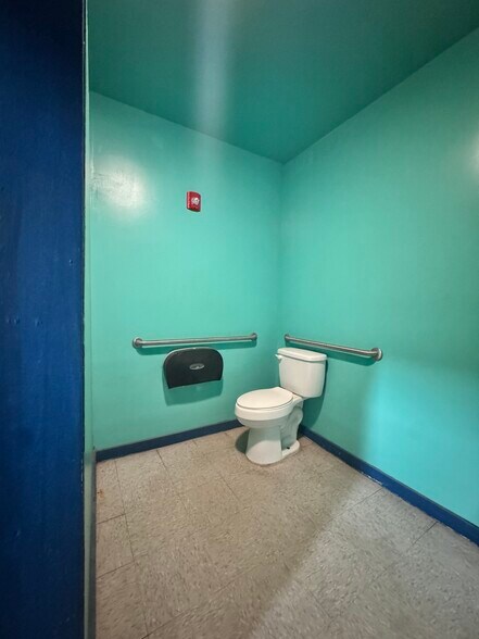 More Photos Of 2385 Corbett St, Jacksonville Warehouse For Lease
