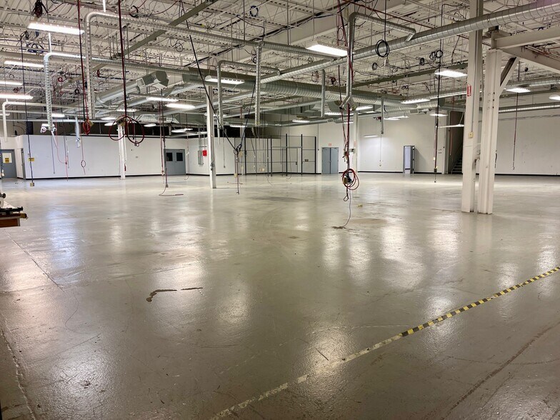 More Photos Of 32 Industrial Dr, Exeter Warehouse For Sale