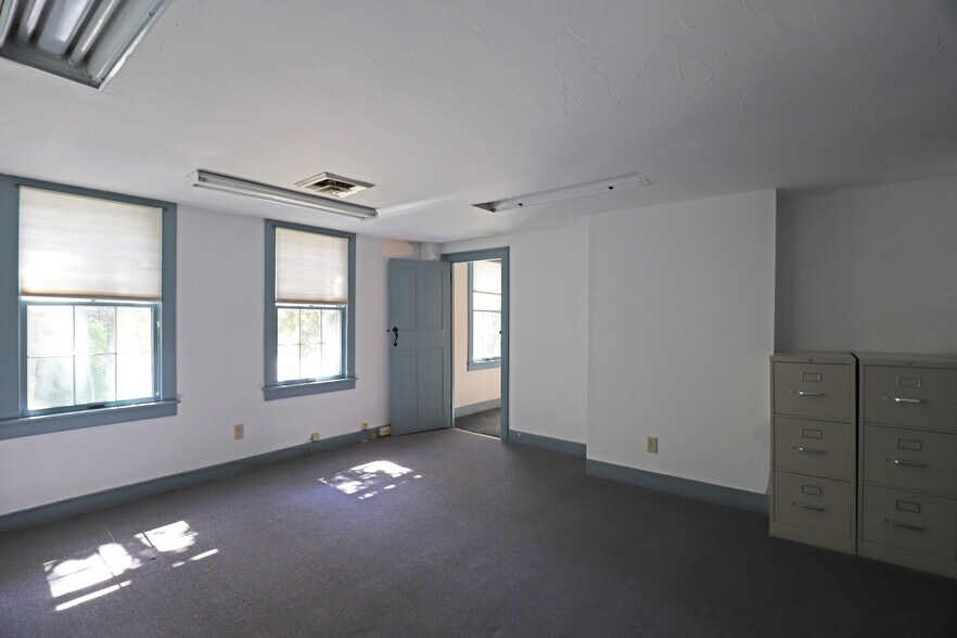 More Photos Of 49 Locust St, Falmouth Office Residential For Lease