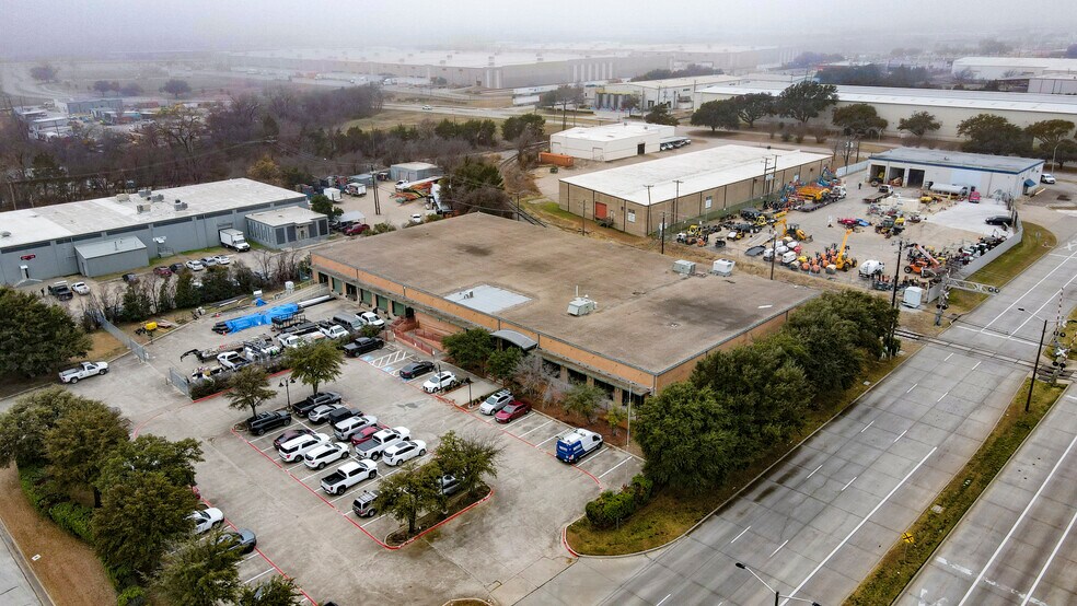 More Photos Of 3100 E Randol Mill Rd, Arlington Distribution For Sale