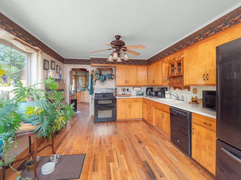 More Photos Of 1329 Larson Rd, Roseburg Winery Vineyard For Sale
