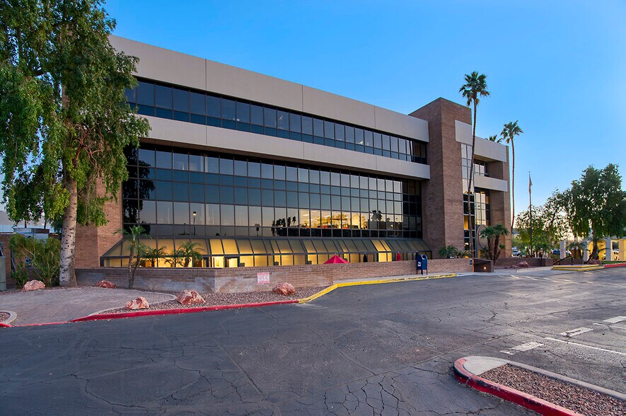 More Photos Of 2122 E highland Ave, Phoenix Medical For Lease