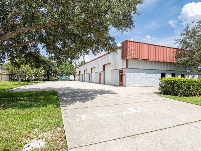 More Photos Of 1101-1141 Central Park Dr, Sanford Industrial For Sale