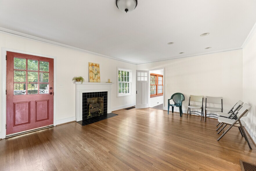 More Photos Of 114 Bulloch Ave, Roswell General Retail For Lease