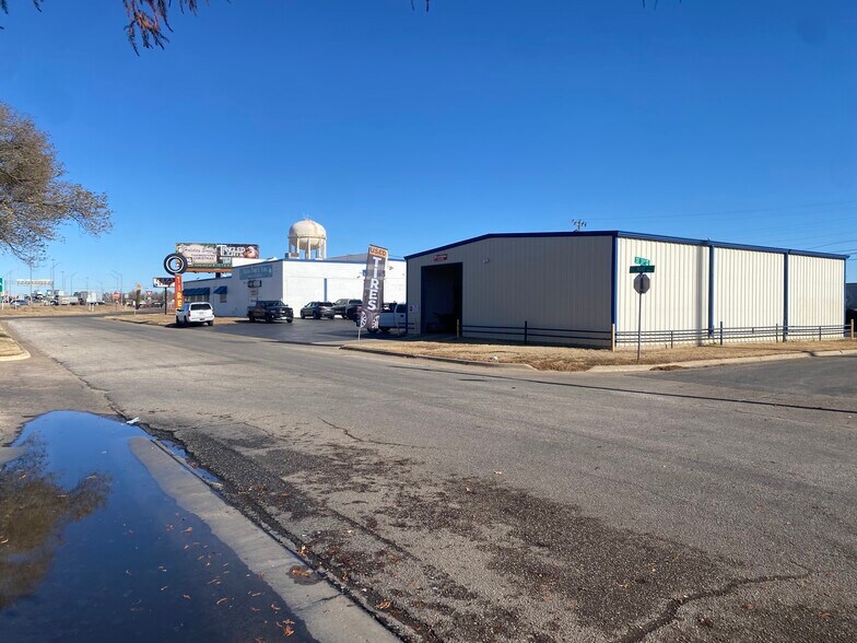 More Photos Of 3007 S Fillmore St, Amarillo Warehouse For Lease