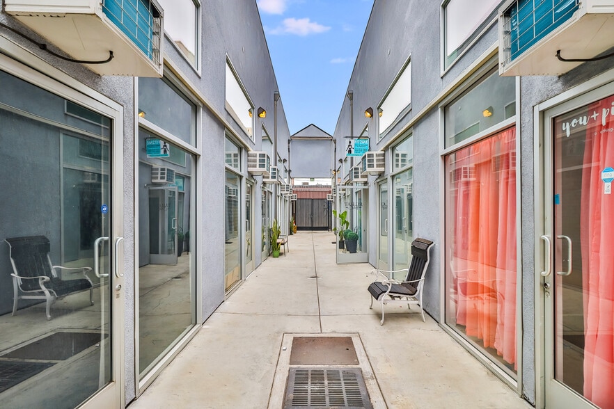 More Photos Of 1040 S Los Angeles St, Los Angeles Freestanding For Sale