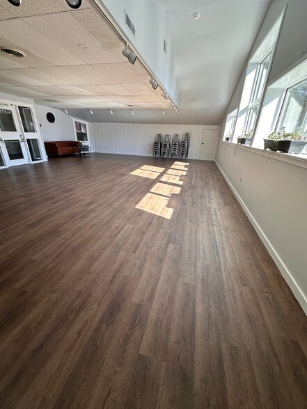 More Photos Of 226 Gap Rd, Strasburg General Retail For Lease