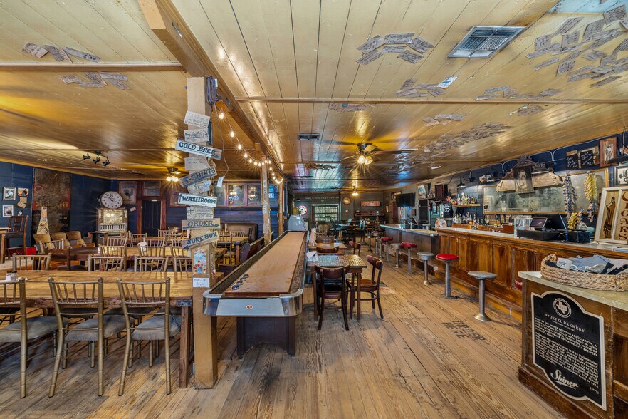 More Photos Of 12528 FM 109, Industry Bar For Sale