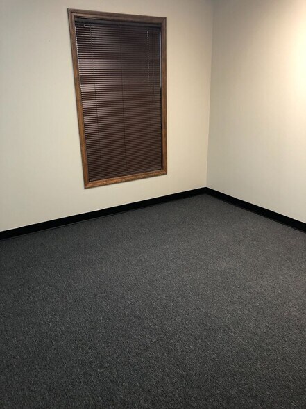 More Photos Of 2242-2246 S Hamilton Rd, Columbus Office Residential For Lease