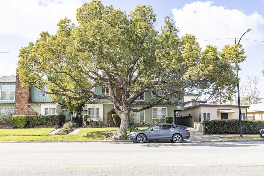 More Photos Of 233 N Hollywood Way, Burbank Apartments For Sale