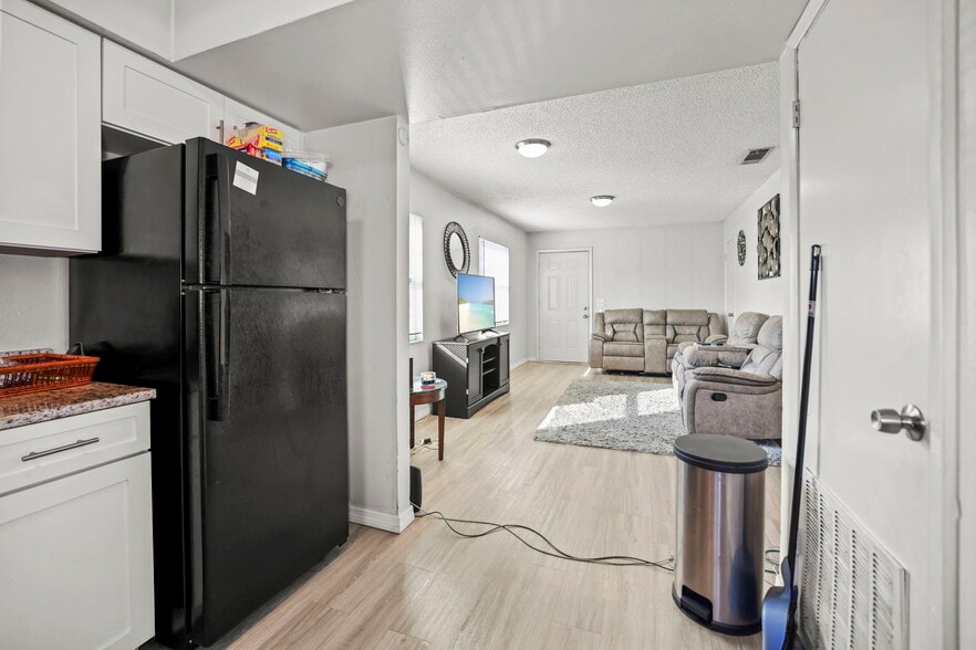 More Photos Of 7108 S Kissimmee St, Tampa Multifamily For Sale