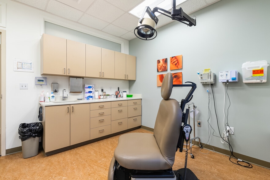 More Photos Of 905 Squalicum Way, Bellingham Flex For Sale