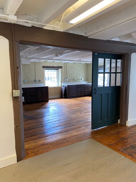More Photos Of 3-7 Steeple St, Providence Office For Sale
