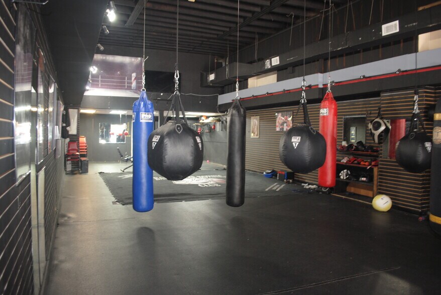 More Photos Of 506 S Broadway, Baltimore Storefront Retail Office For Lease