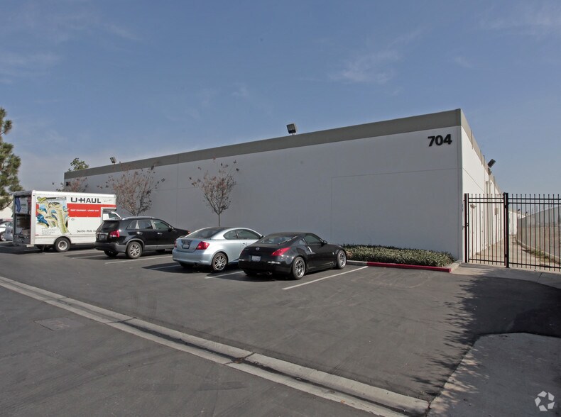 More Photos Of 2101 W Crescent Ave, Anaheim Unknown For Lease