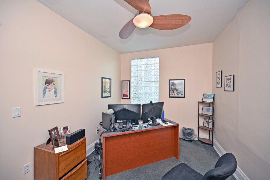 More Photos Of 2150 Alpine Pl, Cincinnati Office For Sale
