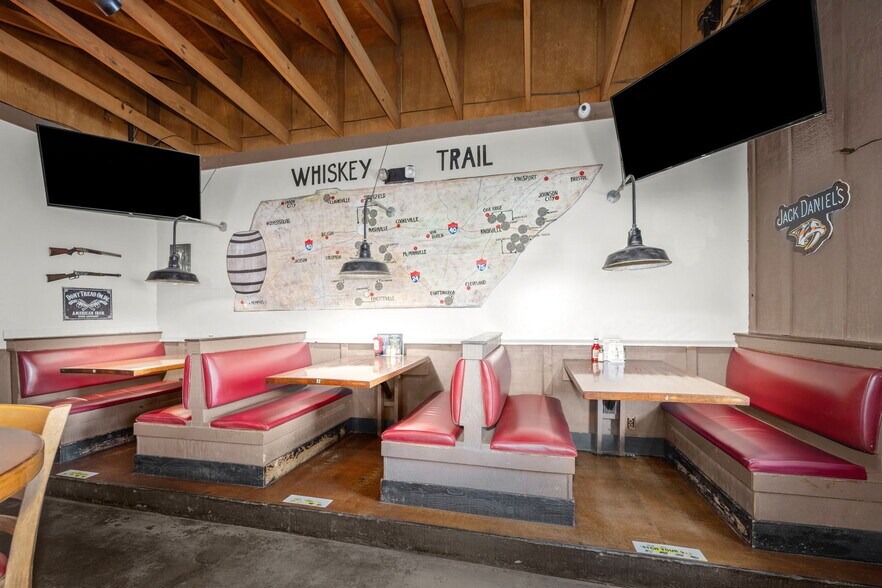 More Photos Of 413 Wilson Ave, Tullahoma Restaurant For Sale