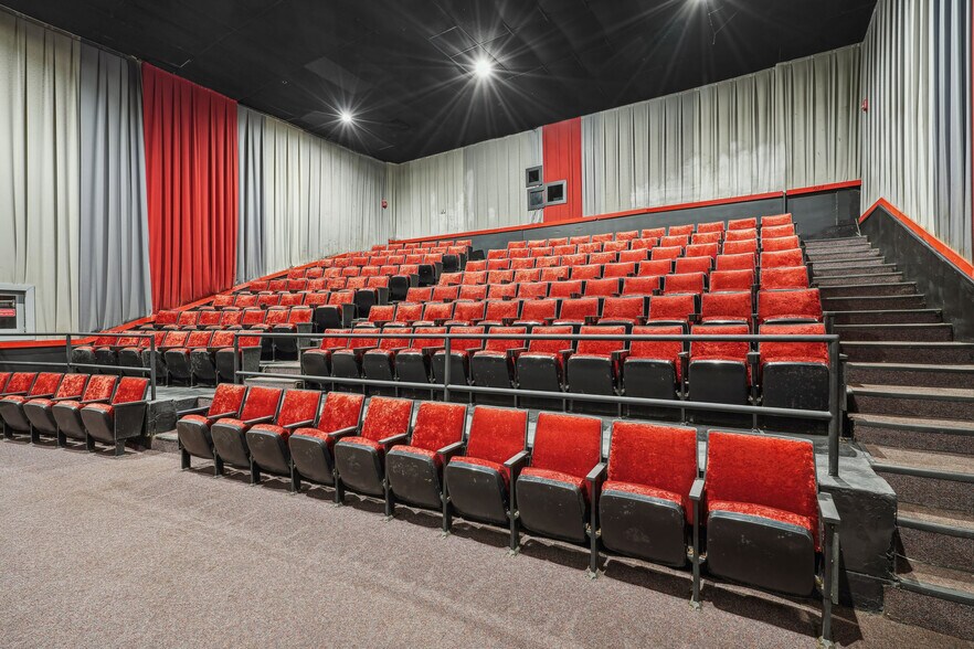 More Photos Of 23-25 W Westfield Ave, Roselle Park Storefront Retail Office For Lease