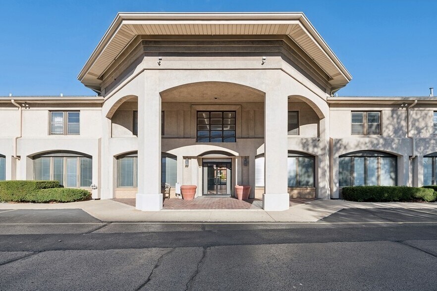Primary Photo Of 1600 W Dempster St, Park Ridge Medical For Lease