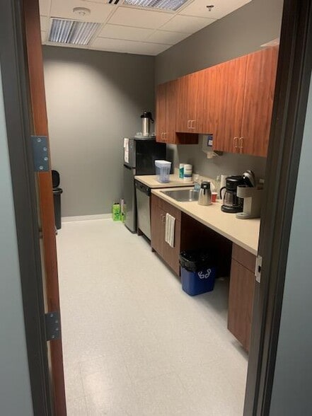 More Photos Of 340 E Big Beaver Rd, Troy Office For Lease