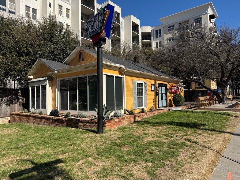 More Photos Of 3104 Fairmount St, Dallas Freestanding For Sale