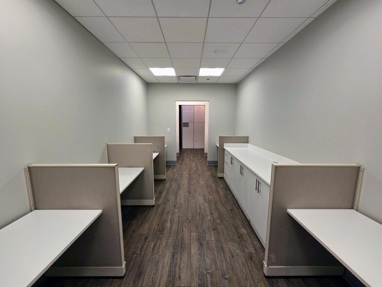 More Photos Of 333 E Benton Pl, Chicago Freestanding For Sale