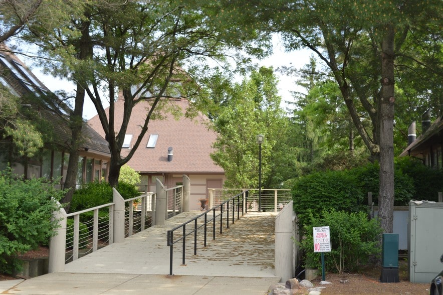 More Photos Of 150 N Miller Rd, Akron Loft Creative Space For Lease