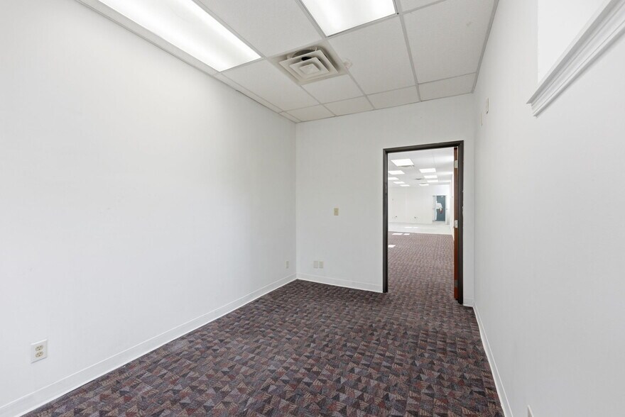 More Photos Of 197 E Morse St, Markle Office For Sale