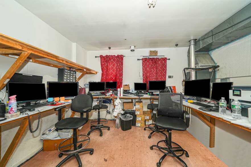 More Photos Of 175-183 Rockaway Ave, Valley Stream Storefront Retail Office For Lease