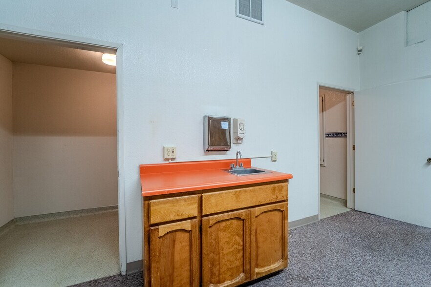 More Photos Of 1547 Starr Dr, Yuba City Office For Sale
