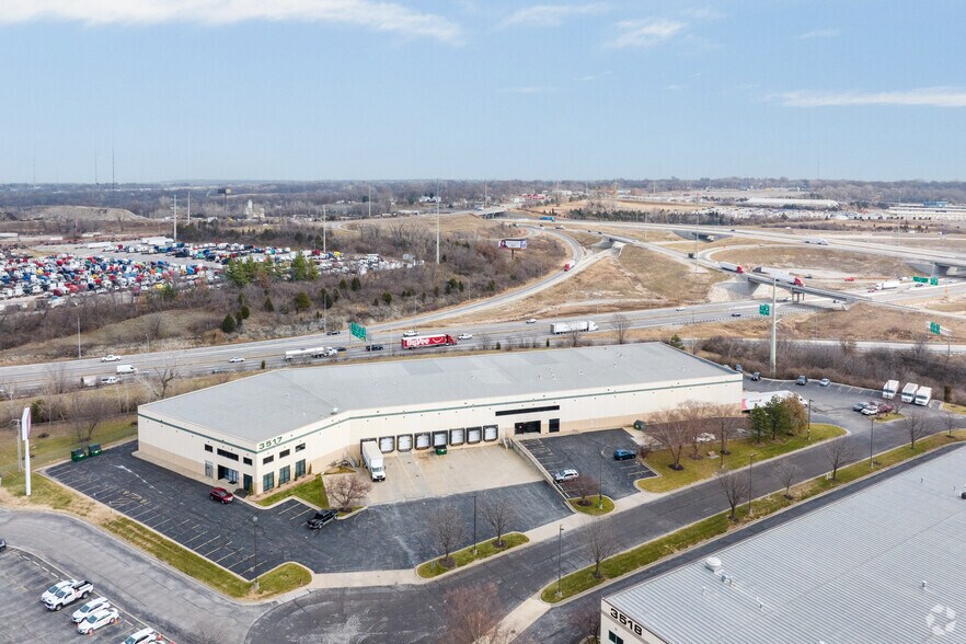 More Photos Of 3517 Enterprise Dr, Kansas City Warehouse For Lease