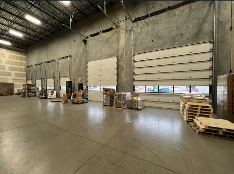 More Photos Of 2195 Queen St, Abbotsford Warehouse For Lease