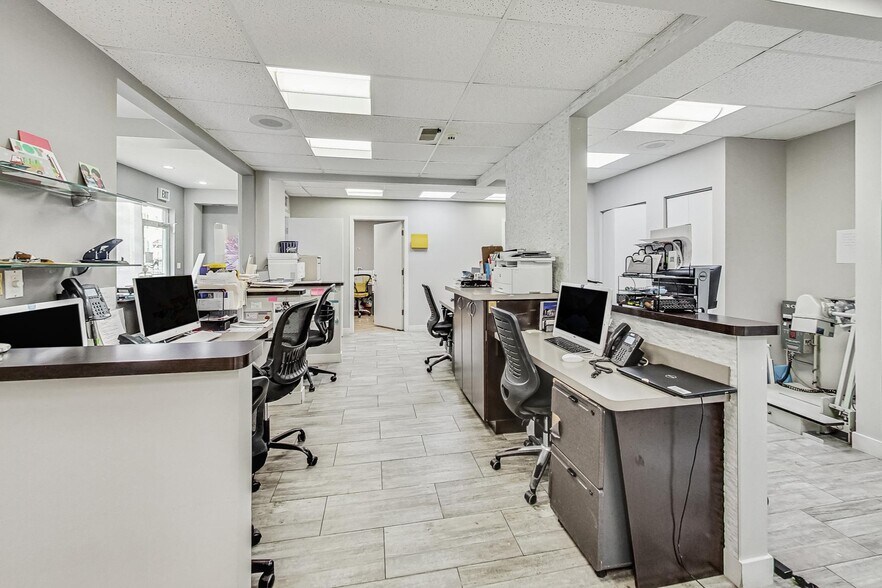 More Photos Of 2623 N Halsted St, Chicago Medical For Sale