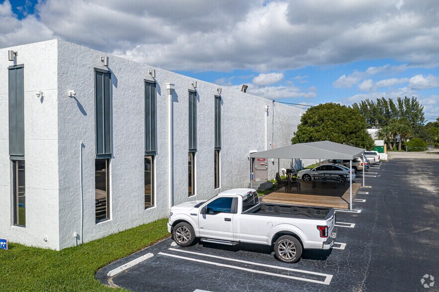 More Photos Of 2901 Gateway Dr, Pompano Beach Warehouse For Lease