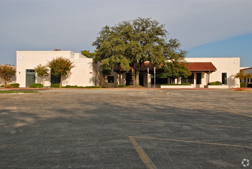 More Photos Of 3501 N Macarthur Blvd, Irving Medical For Sale