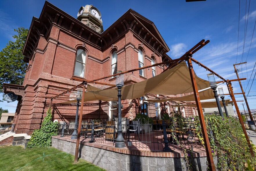 More Photos Of 311 Union St, The Dalles Restaurant For Sale