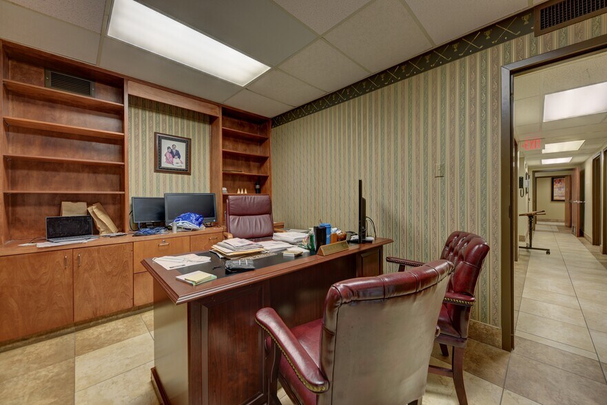 More Photos Of 501 E Washington Ave, Navasota Medical For Sale