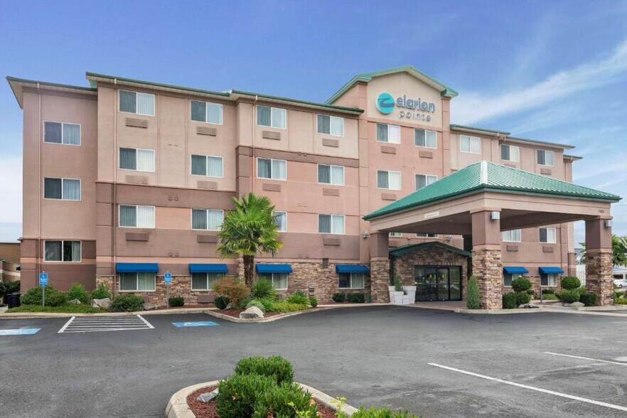 More Photos Of 1501 S Pacific Hwy, Medford Hotel For Sale