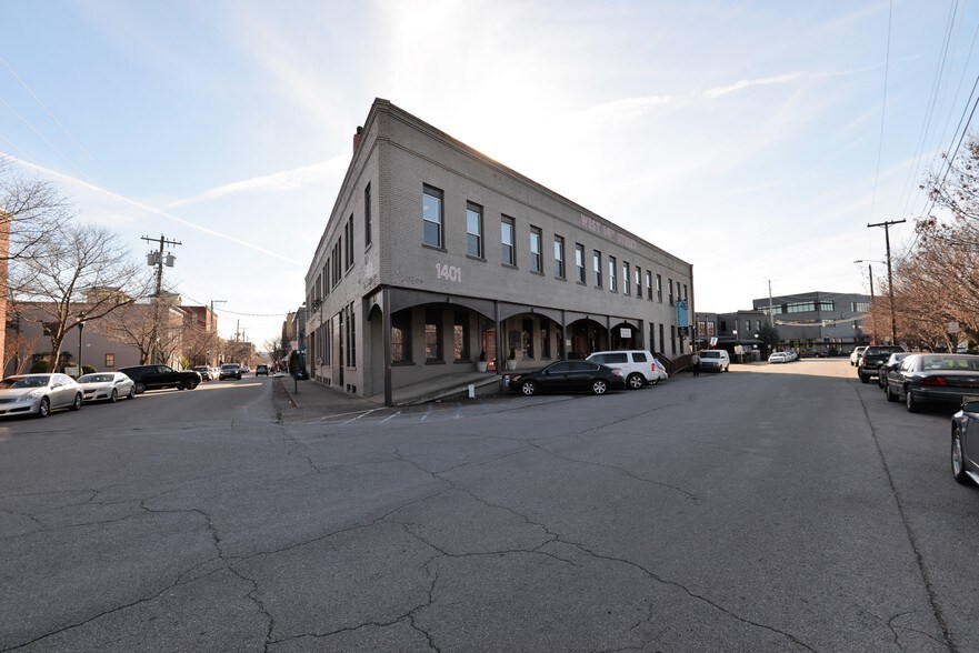 More Photos Of 1401 Williams St, Chattanooga Storefront Retail Office For Sale