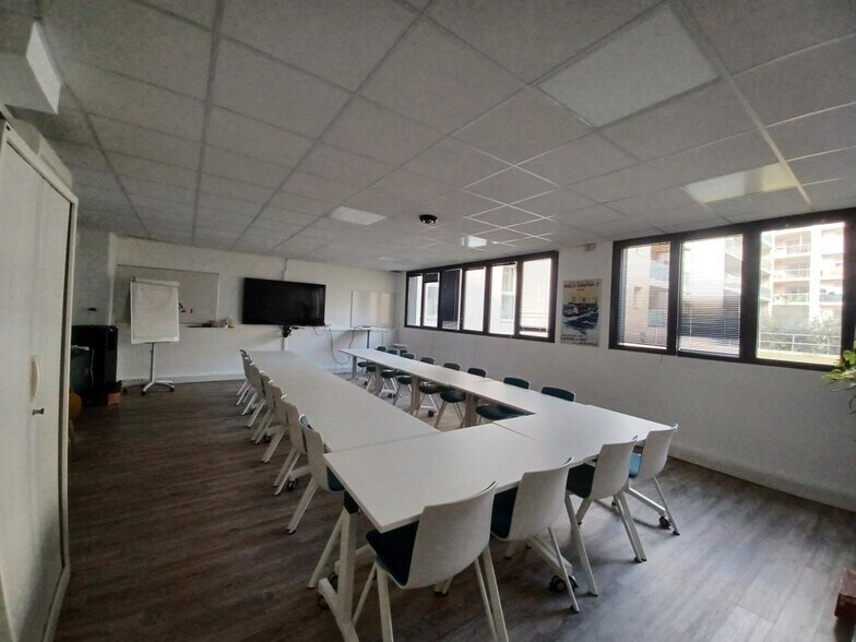 More Photos Of 22 Avenue Robert Schuman, Marseille Office For Sale